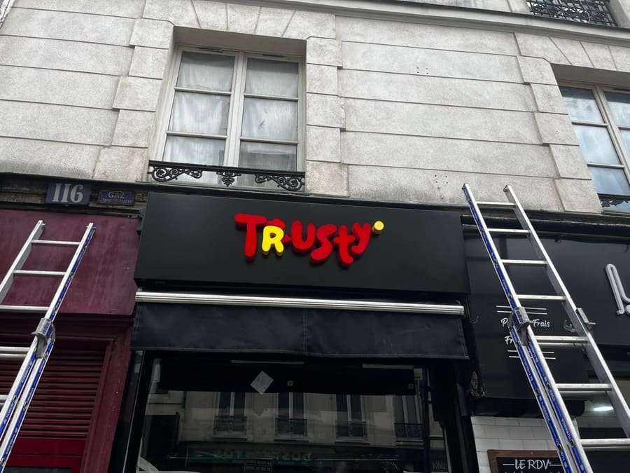 pose enseigne lumineuse magasin facade commerciale installation professionnelle boutique store led neon paris meilleur 8